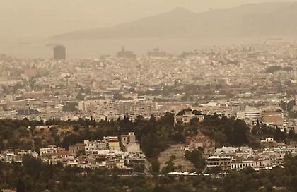 «Αποφύγετε παραμονή σε εξωτερικούς χώρους»: Οδηγίες από το υπουργείο Υγείας για την αφρικανική σκόνη