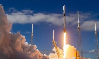 Πρώην επιστήμονας τη NASA προειδοποιεί: Οι δορυφόροι του Μασκ μας δηλητηριάζουν σιγά-σιγά όλους