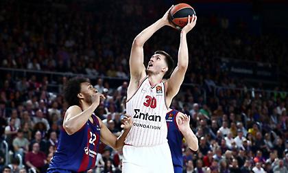 Αγωνία με Πετρούσεφ, αποχώρησε υποβασταζόμενος από το ματς με Μπαρτσελόνα - Εξετάσεις το πρωί