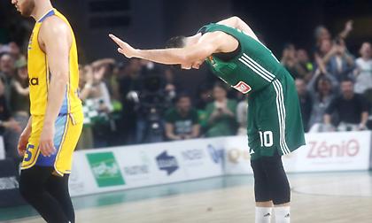 Η καθολική αποθέωση των φίλων του Παναθηναϊκού στον Σλούκα και η υπόκλιση του Έλληνα γκαρντ!