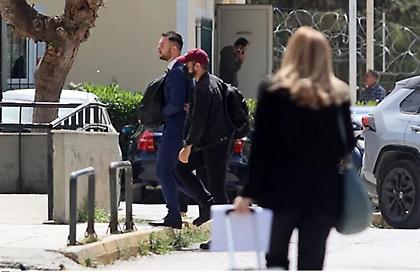 Στα δικαστήρια ο Κωνσταντίνος Φλώρος για να απολογηθεί για το ξύλο στη Βουλή - Αρνείται την κατηγορία