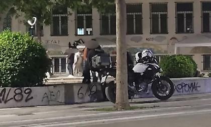 Αντρας έκανε στριπτίζ σε κεντρική πλατεία της Λάρισας