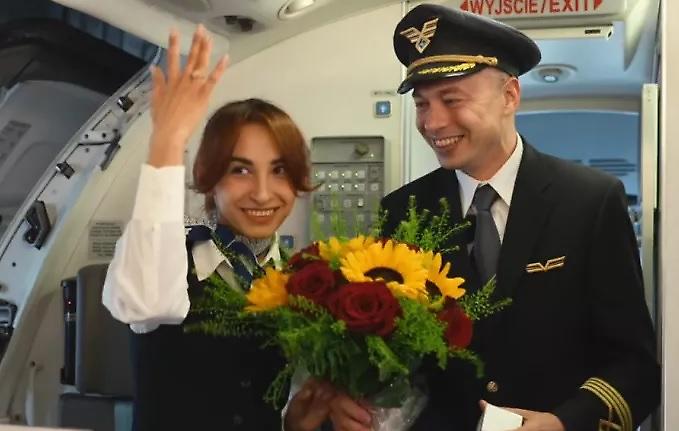 Πιλότος έκανε πρόταση γάμου στην αεροσυνοδό κατά τη διάρκεια πτήσης