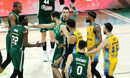 Ασύλληπτη τάπα του Αντετοκούνμπο και… μανούρα στη συνέχεια με τον Κλίβελαντ!