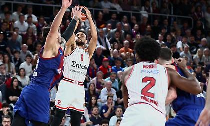 «Λύγισε» στο τέλος ο Ολυμπιακός και η Μπαρτσελόνα τον ισοφάρισε