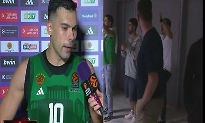 Ο Δημήτρης Γιαννακόπουλος αποθέωσε τον Σλούκα την ώρα που εκείνος έκανε δηλώσεις!