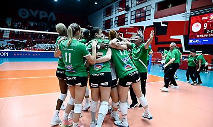 Σηκώνουν την κούπα στον «Τάφο του Ινδού» και αποθεώνονται από τον κόσμο τα κορίτσια του Παναθηναϊκού