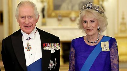 Κάρολος και Καμίλα αγκαζέ στους κήπους του Μπάκιγχαμ - Γιόρτασαν την επέτειο γάμου τους