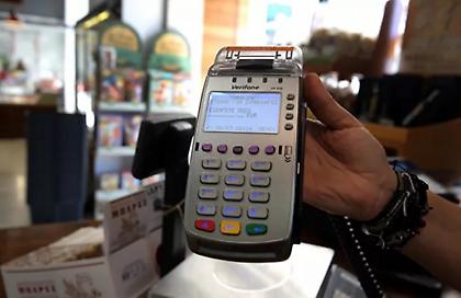 Προβλήματα στο «παρά πέντε» για τη διασύνδεση ταμειακών μηχανών με POS