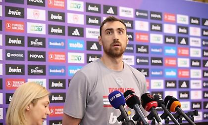 Μιλουτίνοφ: «Πρέπει να παίξουμε καλύτερα και να κάνουμε περήφανο τον κόσμο μας»