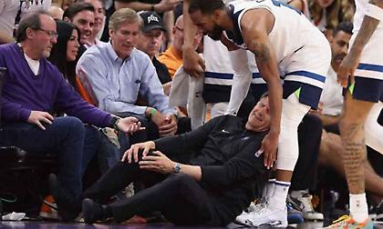 Χειρουργείο για τον προπονητή των Τίμπεργουλβς – Δύσκολα θα είναι στον πάγκο στον πρώτο ημιτελικό!