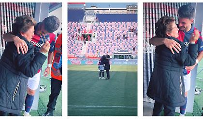 Μπολόνια: Συγκίνησε ο Ορσολίνι πανηγυρίζοντας δακρυσμένος αγκαλιά με την γιαγιά του