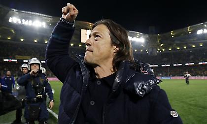 «Είμαστε μαζί σου, μη μασάς»: Στο σπίτι του Ματίας Αλμέιδα οπαδοί της ΑΕΚ!