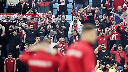 Πάτησαν… «Βίλα Παρκ» κόσμος και παίκτες του Ολυμπιακού (pics)