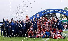 Πανέμορφη στιγμή: Η Κ19 της Λαμίας έκανε pasillo στον Ολυμπιακό για την κατάκτηση του Youth League