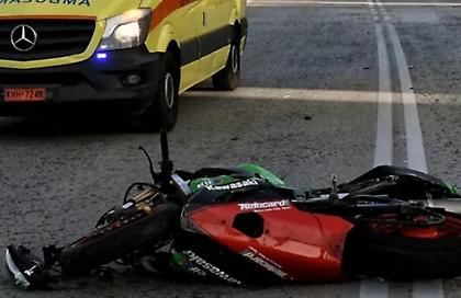 Βούλα: Μοτοσυκλέτα παρέσυρε πεζή στη Λεωφόρο Καραμανλή- Βαριά τραυματίας και ο δικυκλιστής