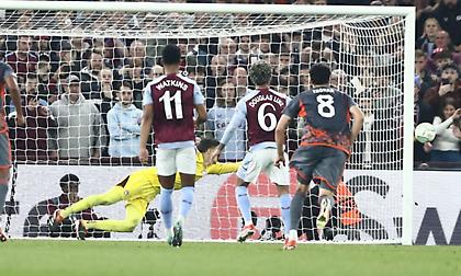 Η μεγάλη χαμένη ευκαιρία της Άστον Βίλα, στο δοκάρι η εκτέλεση πέναλτι του Ντάγκλας Λουίς