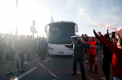 Αποθέωση στο «Ελευθέριος Βενιζέλος» για τον Μεντιλίμπαρ και τους παίκτες του Ολυμπιακού!