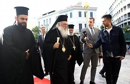 «Μύδροι» από τον πρώην Καλαβρύτων Αμβρόσιο κατά του Αρχιεπισκόπου Ιερώνυμου γιατί... συναντήθηκε με τον Μητσοτάκη