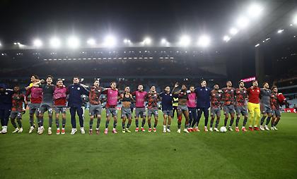 «Είσαι στο μυαλό κάτι μαγικό»: Έστησαν πάρτι οι παίκτες με τον κόσμο του Ολυμπιακού!