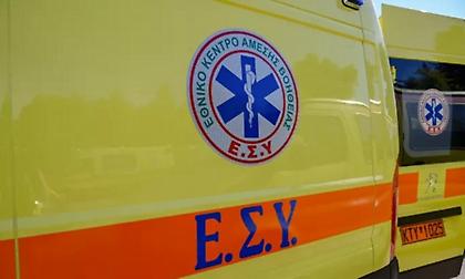 Τροχαίο στη Βούλα: Δύο μοτοσυκλέτες παρέσυραν την πεζή - Ο πρώτος οδηγός την εγκατέλειψε - Αναζητείται