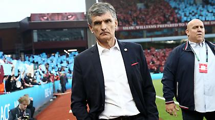 Tα συγχαρητήρια των ανθρώπων της Άστον Βίλα στον Μαρινάκη και η αγκαλιά με Μεντιλίμπαρ