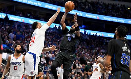 Με πρωταγωνιστή Ίρβινγκ το εντυπωσιακό Top 5 της βραδιάς από τα Playoffs του ΝΒΑ!