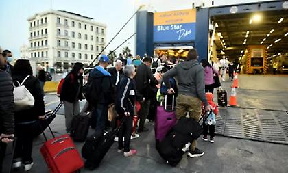 Η μεγάλη έξοδος του Πάσχα: Γεμάτα πλοία, ΚΤΕΛ, αεροπλάνα - Πάνω από 420.000 οχήματα πέρασαν τα διόδια στις εθνικές οδούς