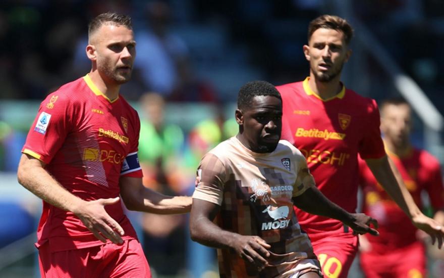 Κάλιαρι-Λέτσε 1-1: Όρθια στη Σαρδηνία και… κλείνει το μάτι στην παραμονή!