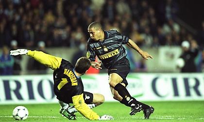 Σαν σήμερα 26 χρόνια πριν το σόου του Ρονάλντο στον τελικό του Κυπέλλου UEFA