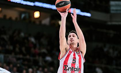 Ταξιδεύει στην Βαρκελώνη με την αποστολή του Ολυμπιακού ο Λαρεντζάκης