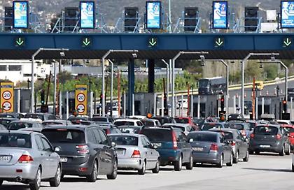 Σε εξέλιξη η μεγάλη επιστροφή μετά το Πάσχα: Αυξημένη κίνηση στην Αθηνών-Κορίνθου στο ύψος των Μεγάρων