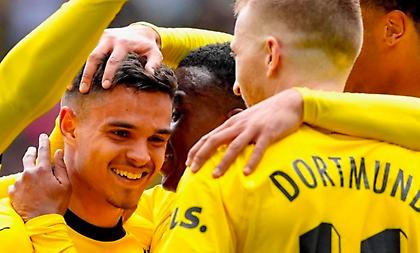 Ζει το όνειρο πιτσιρικάς της Ντόρτμουντ: Το 2018 συνόδευε τον Ρόις στο γήπεδο, τώρα του έκανε ασίστ στο ντεμπούτο του!