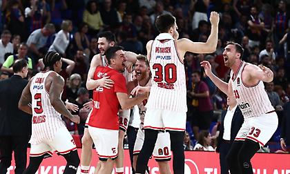 «Ερυθρόλευκη» τρέλα στη Βαρκελώνη: Φωτογραφίες από τον θρίαμβο του Ολυμπιακού!