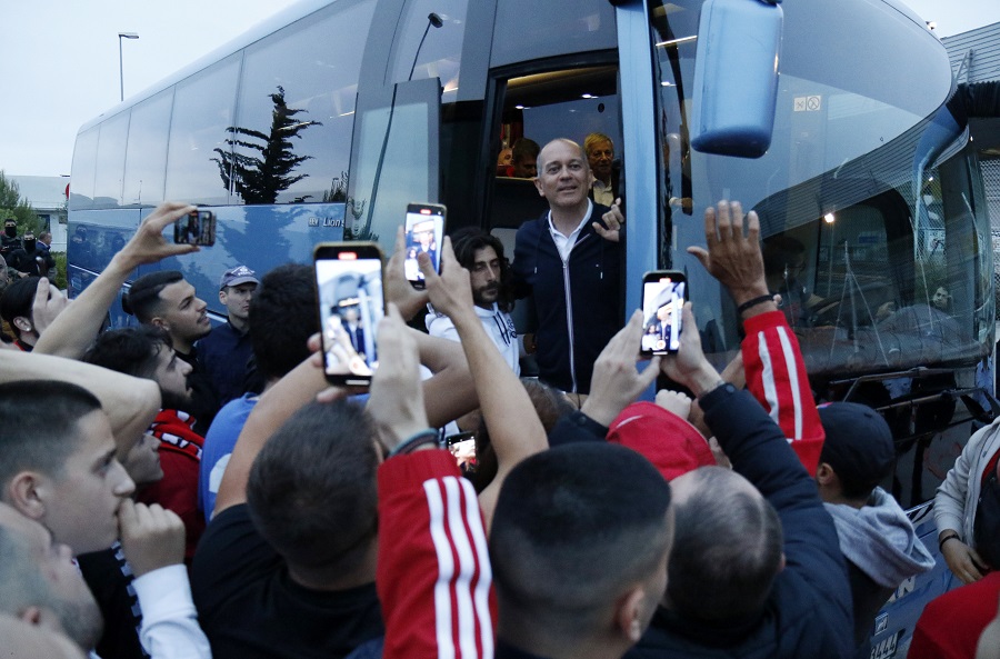 Ολυμπιακός: Αποθεωτική υποδοχή και το «ευχαριστώ» του Μπαρτζώκα