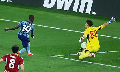 Ύψωσε... τείχος και σταμάτησε εντυπωσιακά τον Ντιαμπί ο Τζολάκης!