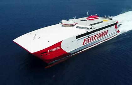 Βλάβη στο πλοίο Thunder - κατέπλευσε στο λιμάνι της Πάρου