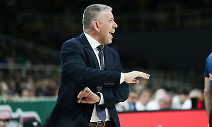 Έξαλλος ο Παπαθεοδώρου: «Σε ποια άλλη χώρα διακόπτεται το πρωτάθλημα για 23 μέρες, στην Ουγκάντα;»