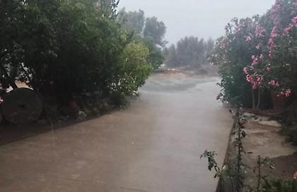 Ηράκλειο: Δυνατή νεροποντή στα νότια - Γυναίκα κινδύνεψε από χείμαρρο