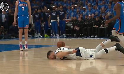 Ο Ντόντσιτς «φίλησε» το παρκέ και… μέτρησε τα δόντια του