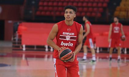 Έχασε για λίγο το triple double ο Αμπόση και έστειλε τον Ολυμπιακό στον τελικό του Πανελληνίου Εφήβων