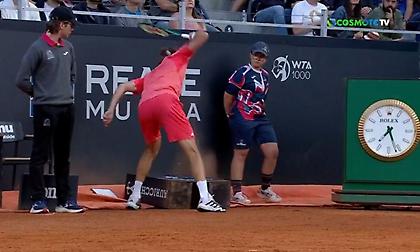 Έξω φρενών ο Τσιτσιπάς, έσπασε τη ρακέτα του!