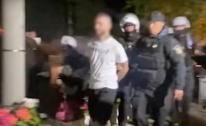 Κηφισιά: Συνελήφθη για απείθεια γνωστός τράπερ-Χαμός έξω από το αστυνομικό τμήμα