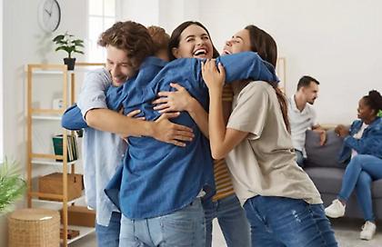 Πόσους φίλους χρειαζόμαστε πραγματικά στη ζωή μας - Η θεωρία που κάνει θραύση στο TikTok