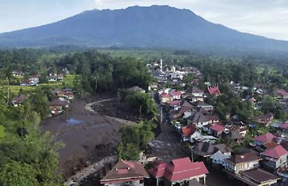 Τεράστια καταστροφή στην Ινδονησία: Τουλάχιστον 41 νεκροί, 17 αγνοούμενοι από πλημμύρες και κατολισθήσεις!