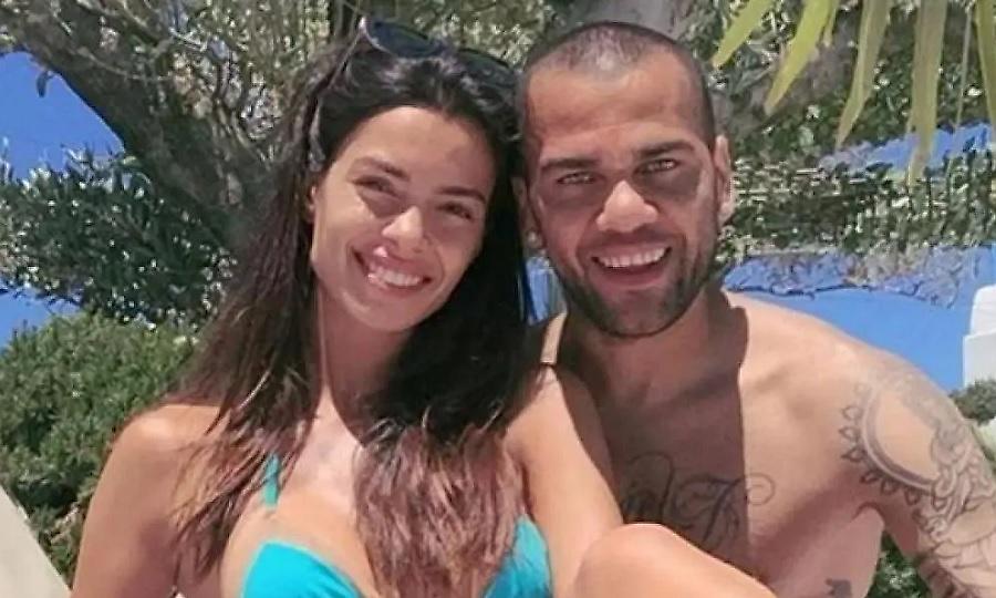 Σάλος και αντιδράσεις για τις φωτογραφίες του Ντάνι Άλβες από διακοπές στην Ίμπιζα με την σύζυγό του