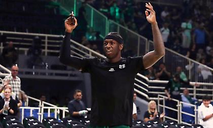 Η σύντροφος του Ναν πανηγύρισε την επιλογή του στην καλύτερη 5άδα της Ευρωλίγκας