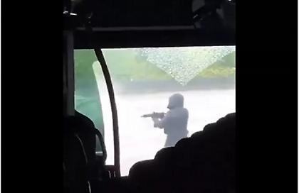 Γαλλία: Τουλάχιστον δύο αστυνομικοί νεκροί σε ένοπλη ενέδρα βαν φυλακών - Ανθρωποκηνυγητό για την αναζήτηση του δραπέτη