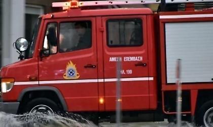 Φωτιά σε χαμηλή βλάστηση στη περιφερειακή του Αιγάλεω - «Σηκώθηκε» ελικόπτερο