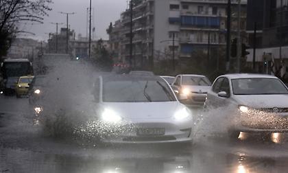 Καιρός: Βροχές και καταιγίδες σε όλη τη χώρα